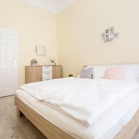 Bpm: Dob70 Classic Apartment In Downtown Budapest Bilik gambar