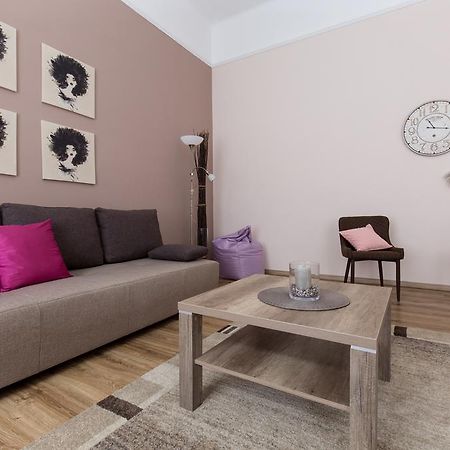 Bpm: Dob70 Classic Apartment In Downtown Budapest Bilik gambar