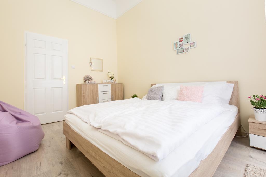 Bpm: Dob70 Classic Apartment In Downtown Budapest Bilik gambar