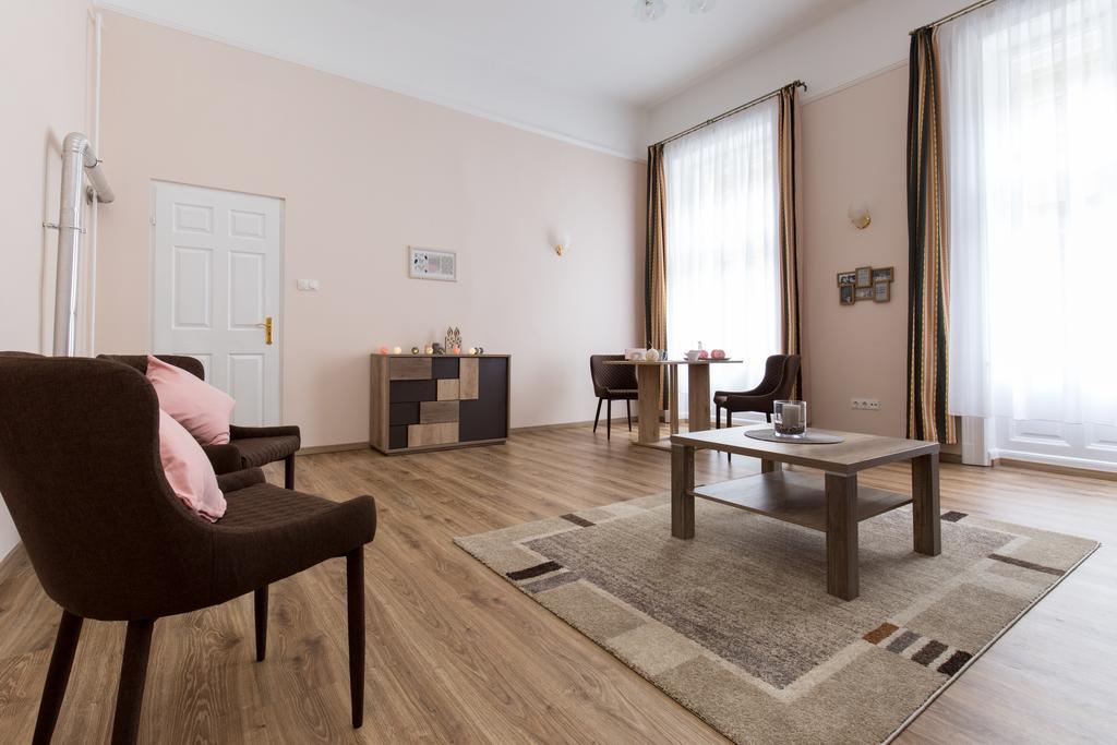 Bpm: Dob70 Classic Apartment In Downtown Budapest Bilik gambar