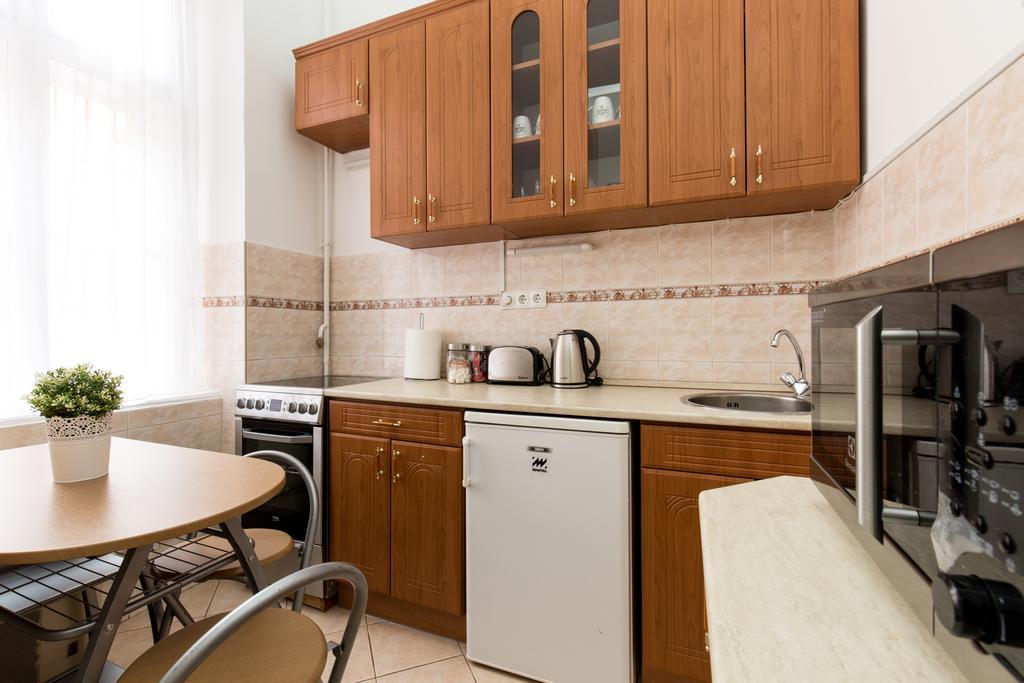 Bpm: Dob70 Classic Apartment In Downtown Budapest Bilik gambar