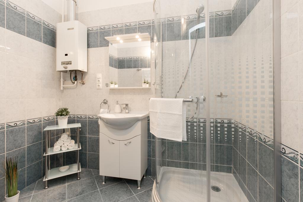 Bpm: Dob70 Classic Apartment In Downtown Budapest Bilik gambar